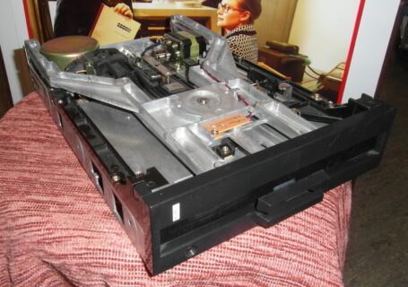 Zum Artikel "Neuzugang: 8“-Diskettenlaufwerk, Einbau, Fujitsu Floppy Disk Drive Model YD-180"