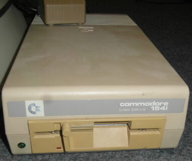 Zum Artikel "Neuzugang: Commodore, externes 5,25” Floppylaufwerk (zu 8032-SK, I1900)"