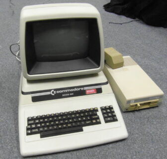 Zum Artikel "Neuzugang: Commodore 8032-SK mit ext. 5,25” Floppylaufwerk (I1901)"
