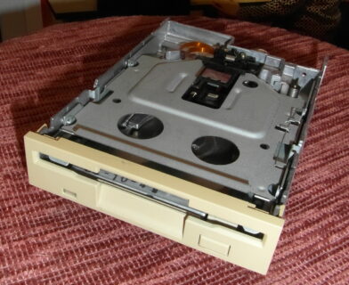 Zum Artikel "Neuzugang: 3,5“ internes Floppy Disk Laufwerk, Y-E Data"