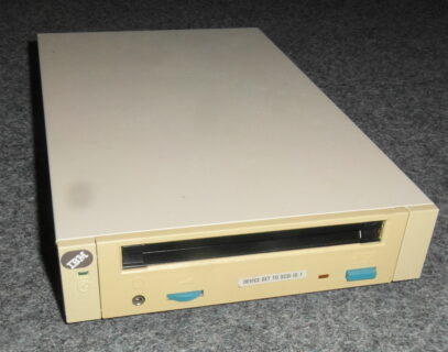 Zum Artikel "Neuzugang: Externes CD-ROM Laufwerk, IBM Type 7210 Model 005"