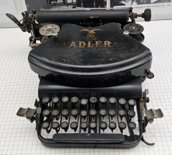 Zum Artikel "Neuzugang: Schreibmaschine Adler Model Nr.7"