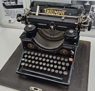 Zum Artikel "Neuzugang: Schreibmaschine Triumph Simplex 10"
